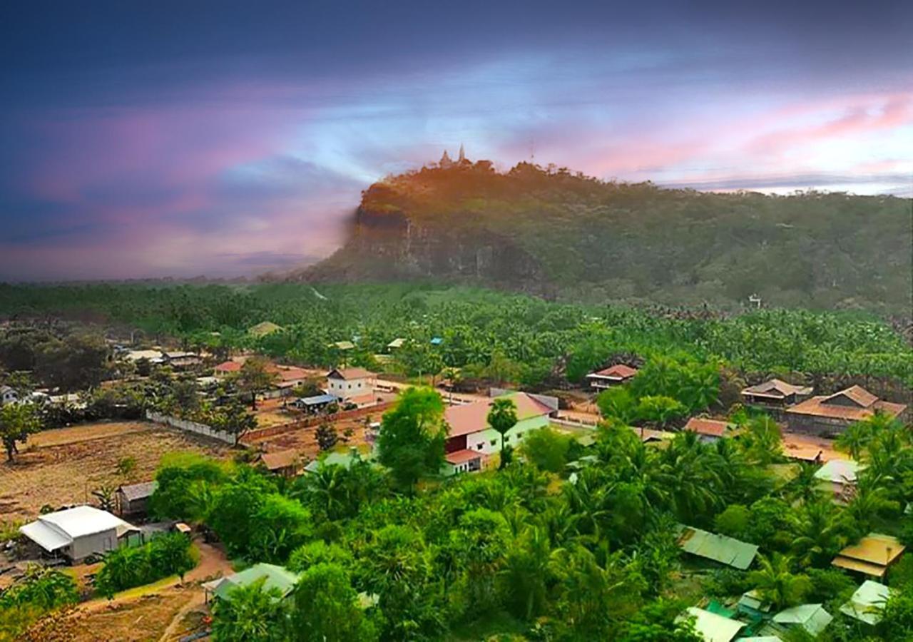 Family Batcave Homestay Battambang Dış mekan fotoğraf