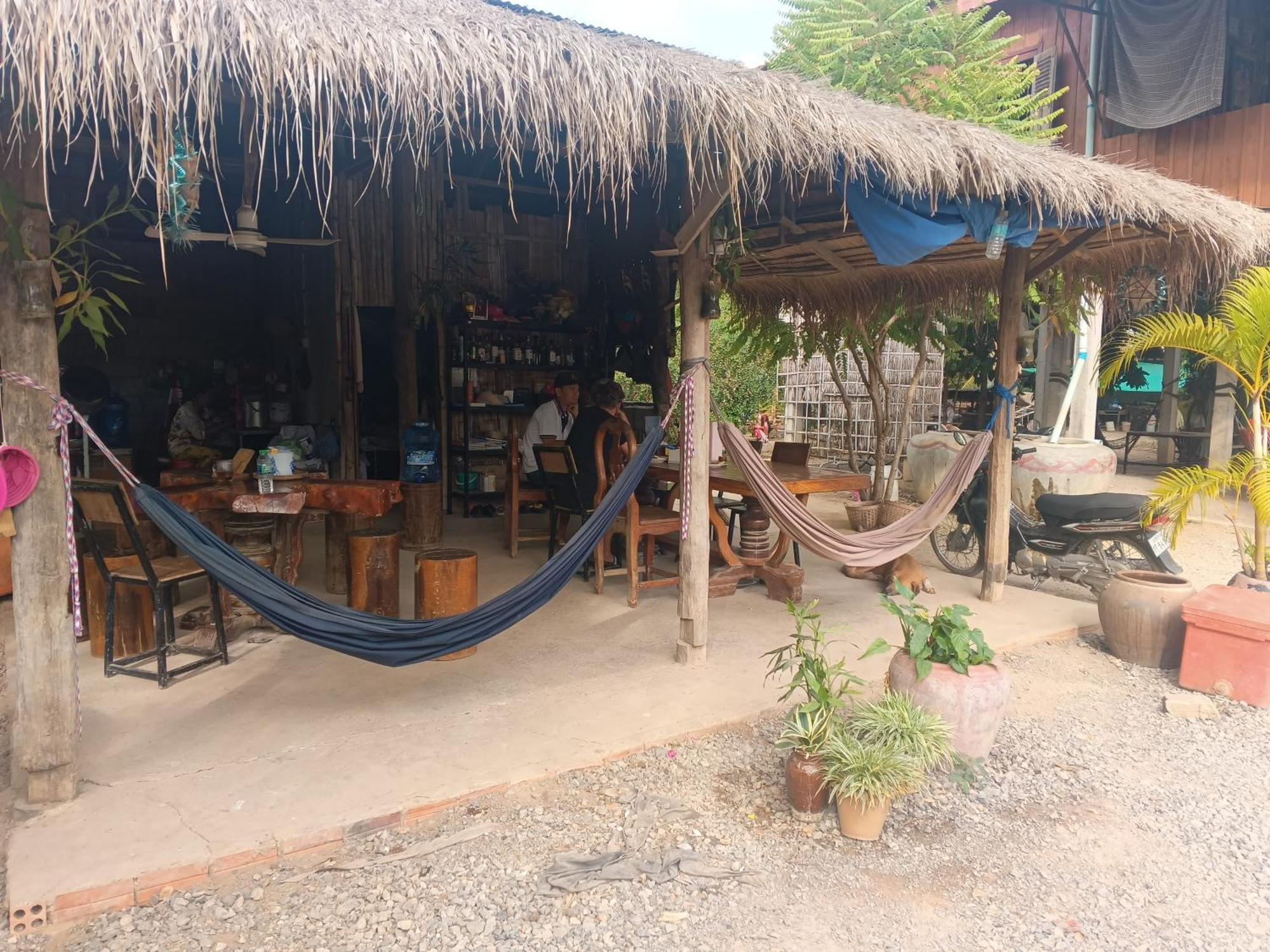 Family Batcave Homestay Battambang Dış mekan fotoğraf