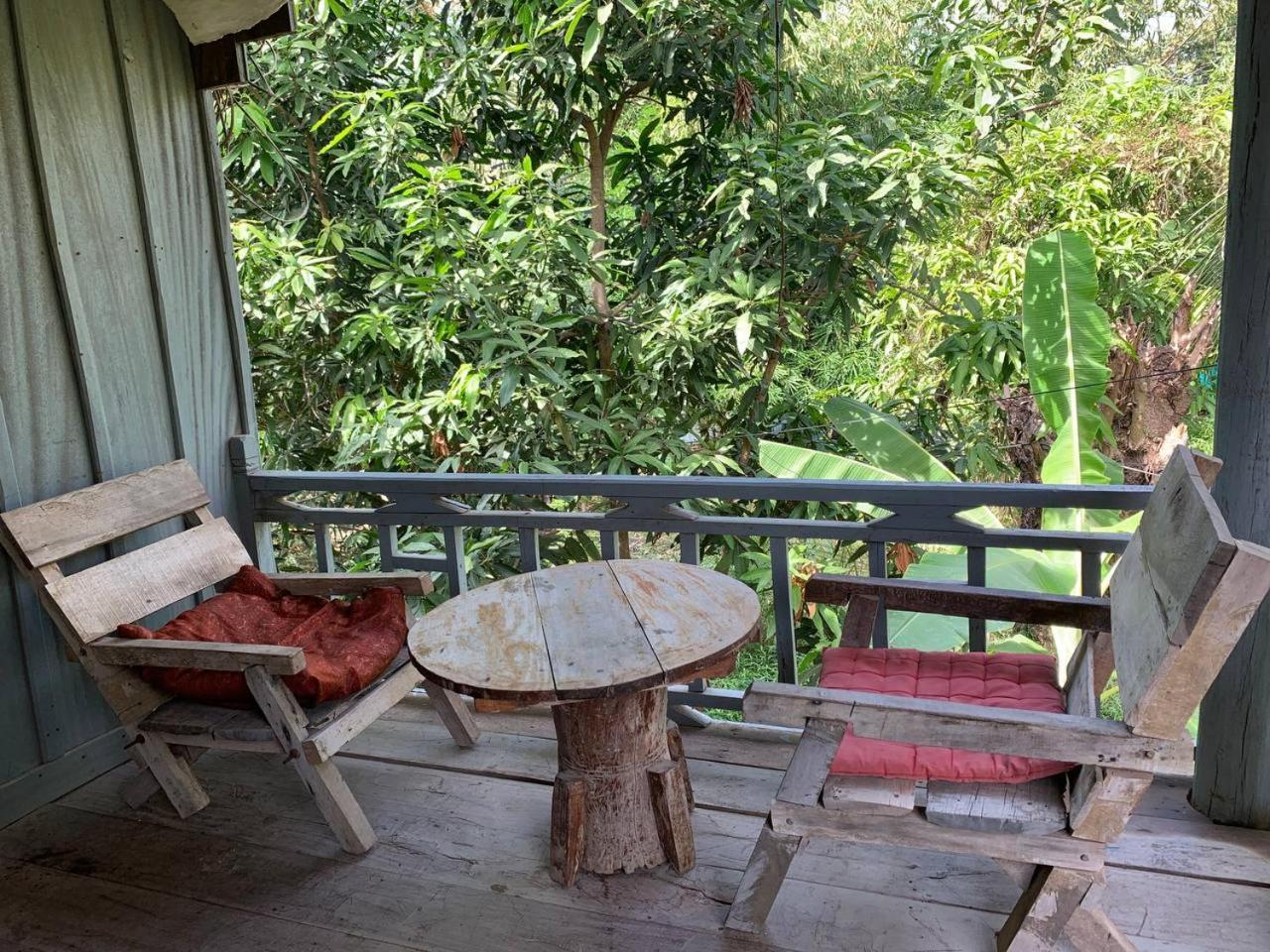 Family Batcave Homestay Battambang Dış mekan fotoğraf