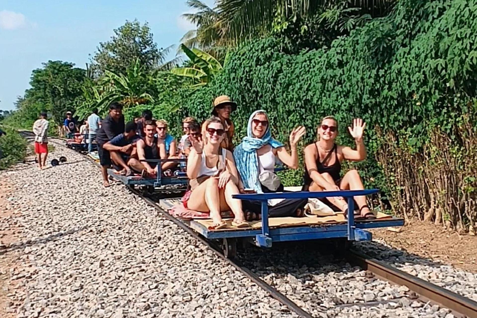 Family Batcave Homestay Battambang Dış mekan fotoğraf