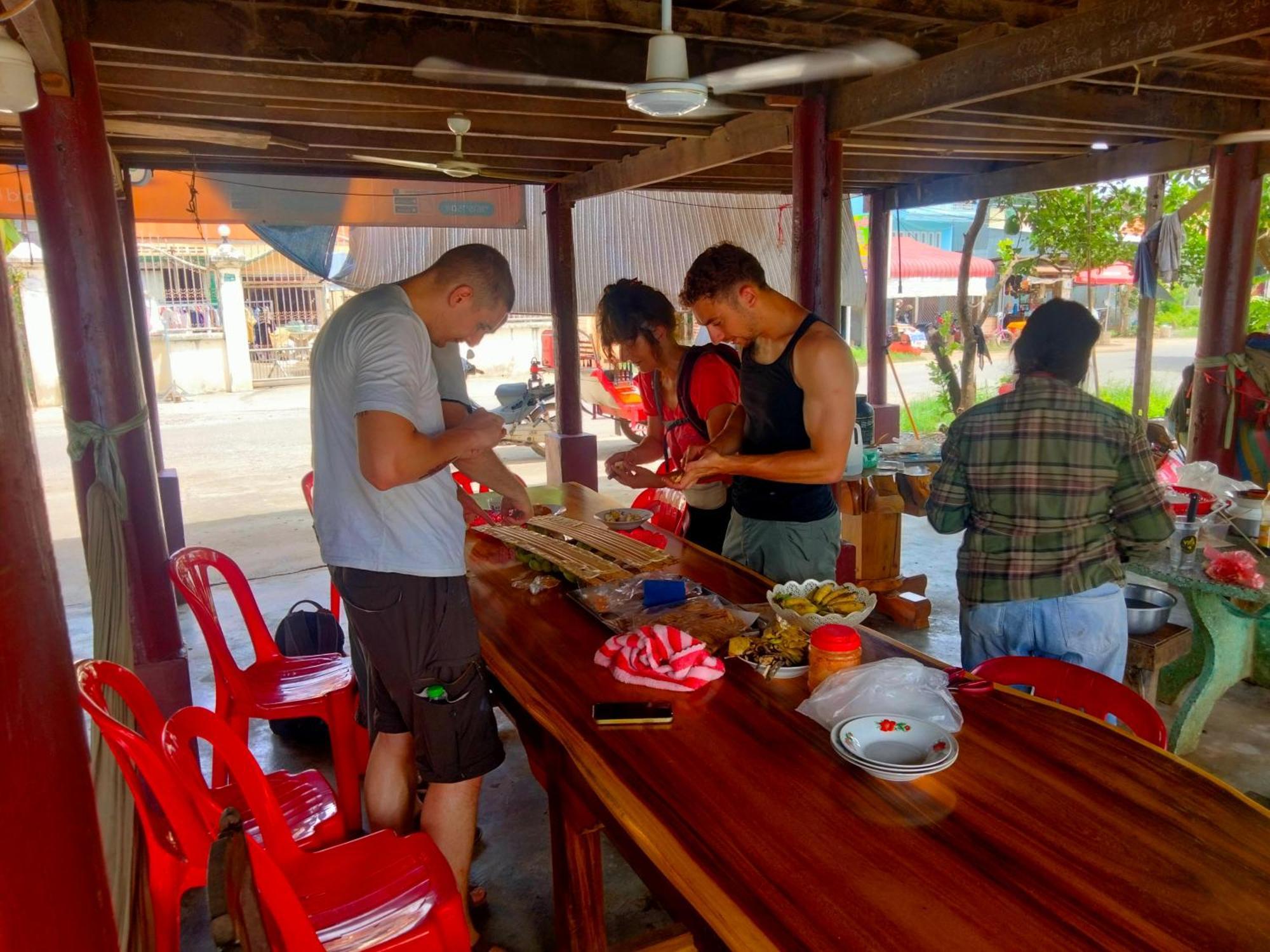 Family Batcave Homestay Battambang Dış mekan fotoğraf