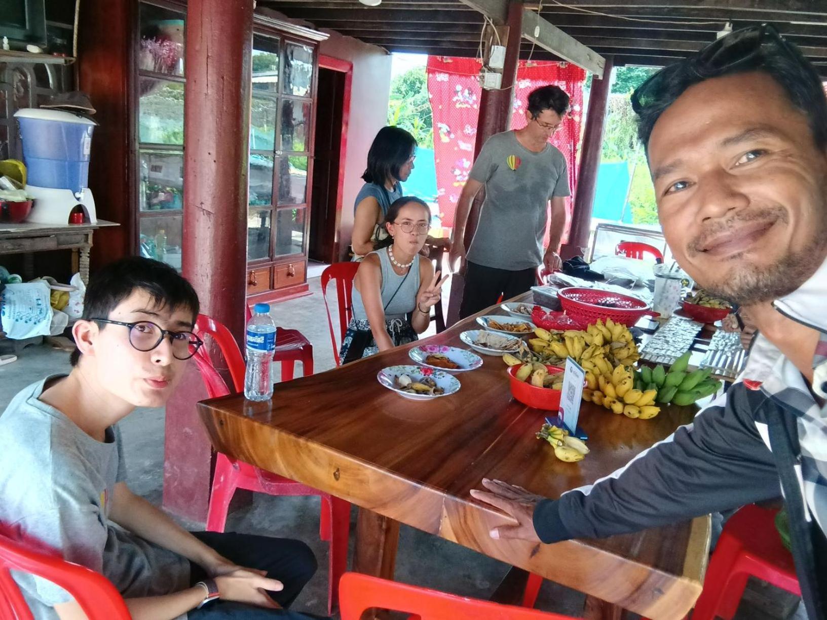 Family Batcave Homestay Battambang Dış mekan fotoğraf