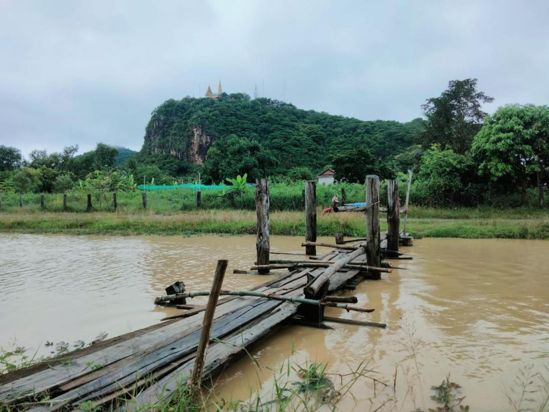 Family Batcave Homestay Battambang Dış mekan fotoğraf