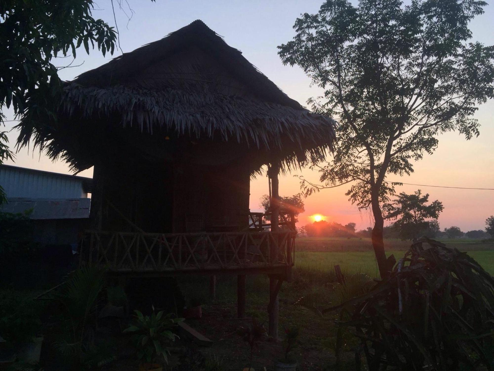 Family Batcave Homestay Battambang Dış mekan fotoğraf